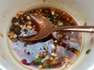 24、吉祥蔬菜三宝➕炝拌三彩白菜丝,制作好的调味汁