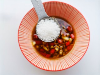 11、响油黄瓜卷,半勺糖。