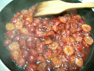 5、自制果丹皮,这时里面的水份已经不太多了～