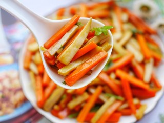 14、杏鲍菇炒胡萝卜,好吃。