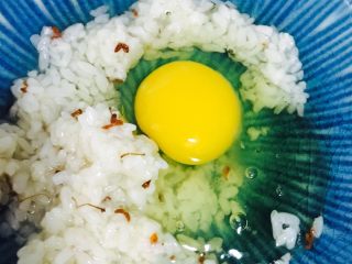 2、无油酒酿松饼,酒酿➕鸡蛋打匀