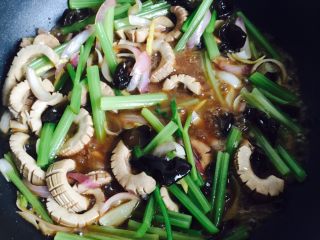 14、爆炒腰花,大火翻炒片刻即可关火