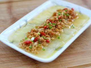 13、肉末冬瓜,撒适量葱花食用即可