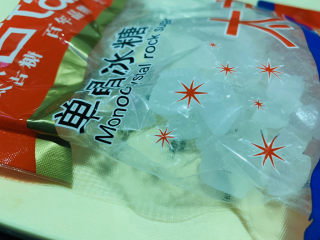 6、川贝炖雪梨,冰糖待用；