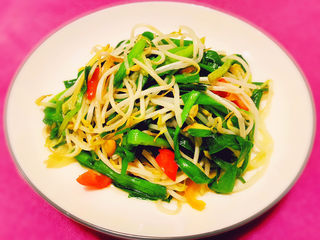 20、韭菜炒豆芽,韭菜炒豆芽完成了，成品图！