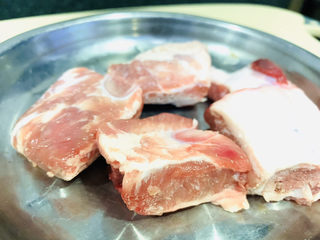 2、小米蒸排骨,排骨取5小段；