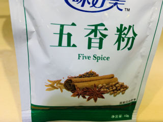 8、小米蒸排骨,加五香粉；