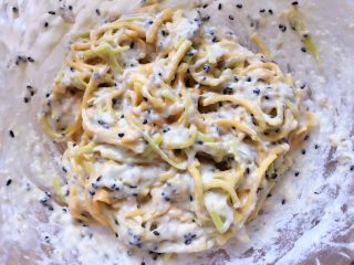 10、#咸味#～芝香南瓜烙,搅拌均匀，制成南瓜馅料。