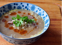 7、 糁汤之牛肉糁汤,加醋、加香油，点缀香菜，拌匀