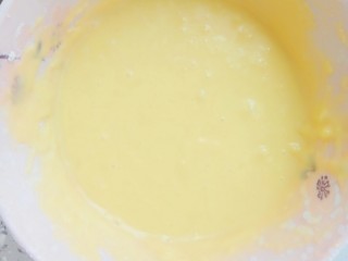 9、水果松饼,轻搅成面糊