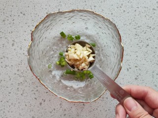 6、手撕鸡胸肉,一勺蒜末