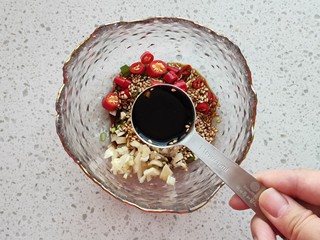 9、手撕鸡胸肉,两勺生抽