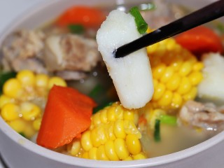 11、玉米山药胡萝卜排骨汤,来块山药