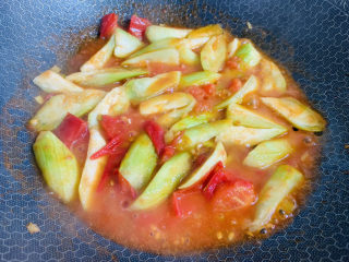 11、番茄炒丝瓜,翻炒至断生即可