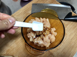 7、毛豆炒鸡丁,少许白糖