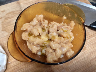 12、毛豆炒鸡丁,加少许食用油