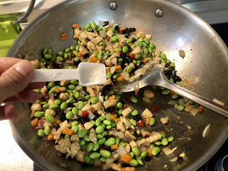 31、毛豆炒鸡丁,少许白糖