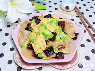 19、西葫芦炒木耳,清脂减肥，效果很好哟！