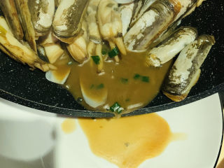 17、葱油蛏子,出锅；