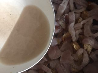 22、酸菜鱼,淋入腌制的汤汁