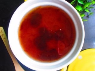 9、红枣炖桃胶,夏天也可以吃冰镇的，更解暑