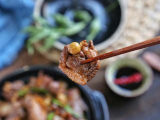 12、山黄皮焖水鸭,尝一块，真的很好吃