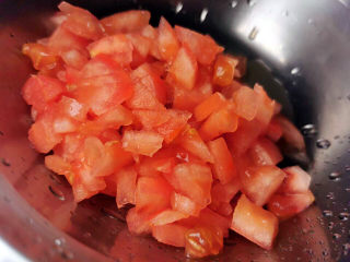 8、西红柿炒豆腐,西红柿切小块