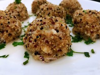 10、蒸藜麦豆腐肉丸,萌萌哒。