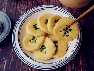 13、土豆糯米饼,软糯鲜香的土豆糯米饼就做好了。