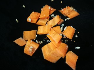 15、西葫芦炒木耳,翻炒片刻