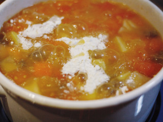 12、RUSSIA，牛肉罗宋汤,加入炒好的面粉