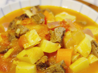 14、RUSSIA，牛肉罗宋汤,出锅～家里没有圆白菜，所以就没放，有圆白菜的亲可以放圆白菜哦～