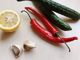 1、凉拌黄瓜卷,所需食材。