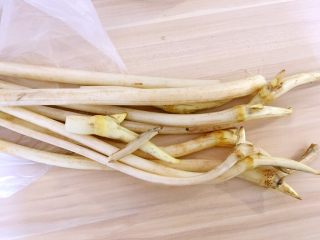 1、凉拌藕带,难得一见的藕带