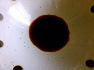 8、凉拌藕带,碗中放入生抽