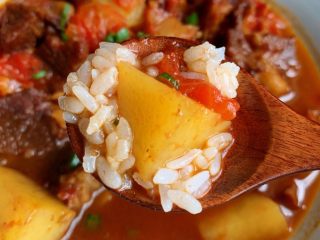 13、番茄炖牛腩,搭配白米饭真的是妙啊！