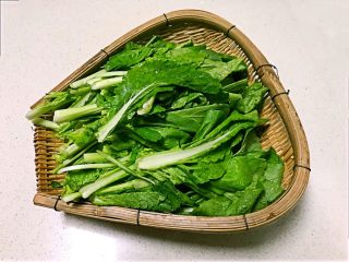 1、白菜丸子,小白菜清洗干净，沥干水分