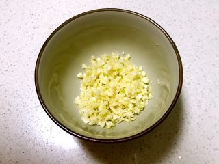 7、白菜丸子,大葱切成末