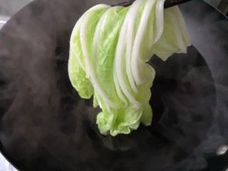 14、八宝百财福袋,变色烫软后沥水捞出即可，不要煮太长时间。