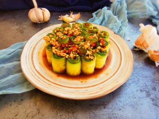 13、开胃爽口菜～浇汁黄瓜,直接淋在黄瓜上即可