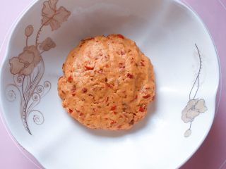 11、玉米面红枣包,和馅料一起揉匀。