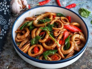 13、双椒炒鱿鱼卷,成品图