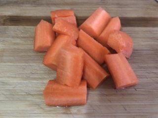 7、山药猪骨汤,切小块