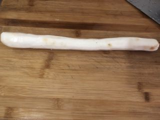 10、山药猪骨汤,手戴个手套或者套个袋子把淮山皮削了