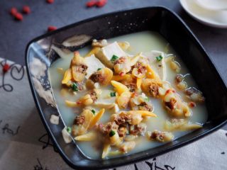 15、花蛤豆腐汤,汤汁鲜美无比。