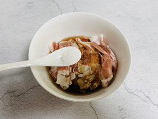 7、葱爆羊肉片,适量白糖