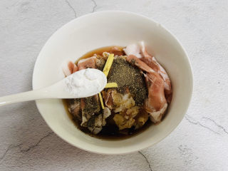 10、葱爆羊肉片,适量生粉