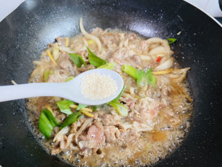 17、葱爆羊肉片,鸡精调味