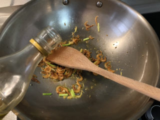 15、白菜豆腐汤,淋一茶匙料酒煸炒去腥