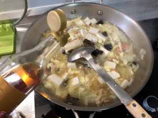 27、白菜豆腐汤,最后出锅前淋少许麻油即可